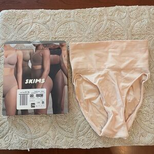 SKIMS NEW Core Control Briefs Size S/M in Sand Shapewear
